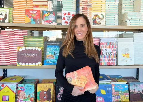 Armó un club de lectura para chicos y ya tiene más de 5000 suscriptores mensuales Celina Alonso, creadora del club Lecturita