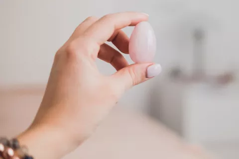 Huevos yoni: qué son estas piedras preciosas sexuales y para qué sirven Todo lo que tenés que saber sobre los huevos yoni