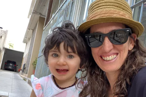 Maternidad: congeló sus óvulos y pudo ser madre soltera cuando lo decidió Érika y su hija Julia