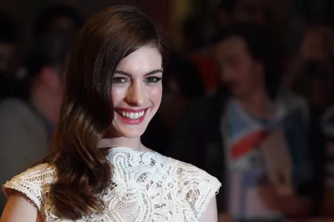 Los 10 cortes de pelo de Anne Hathaway que marcaron tendencia Anne Hathaway