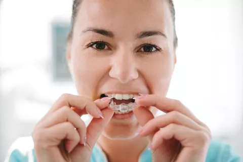 Bruxismo: causas y tratamientos para la principal causa del desgaste de dientes ¿Qué es el bruxismo?