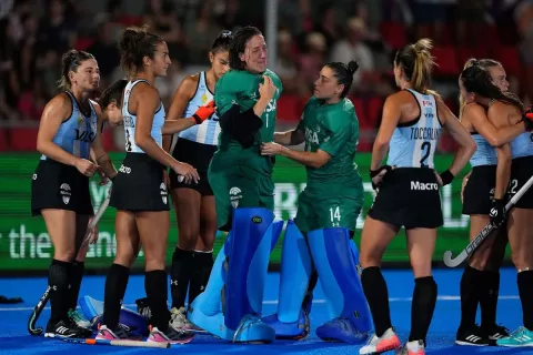 Las Leonas perdieron la final y se quedaron con la medalla de plata Las Leonas perdieron la final y se vivieron momentos de tristeza