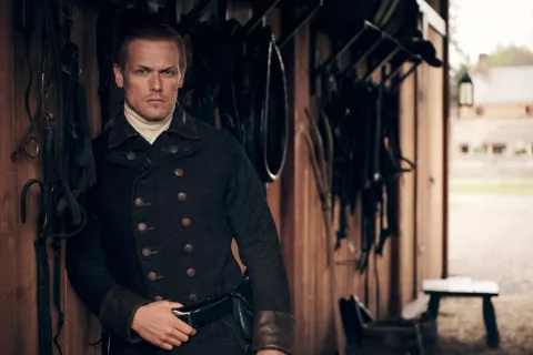La persona real en la que Diana Gabaldon se inspiró para crear a Jamie Fraser Sam Heughan interpreta a Jamie Fraser en Outlander.