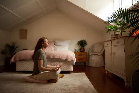 La meditación y el yoga son herramientas que nos ayudan a mejorar nuestra salud física y emocional.