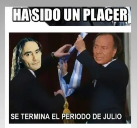Los mejores memes de agosto 2024 Julio Iglesias pasándole el mando a Daniel Agostini