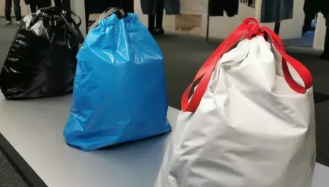 Moda viral: de las zapatillas sucias a las bolsas de basura de Balenciaga Las bolsas de residuos de Balenciaga