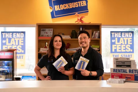 Blockbuster: mirá el avance de la serie de Netflix sobre el último local de alquiler de VHS Blockbuster es la nueva comedia de Netflix.