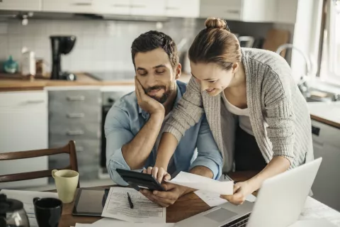 El 70% de las parejas que no tienen una buena comunicación financiera terminan en divorcio Finanzas en pareja: cómo trabajar juntos para mejorar la economía familiar