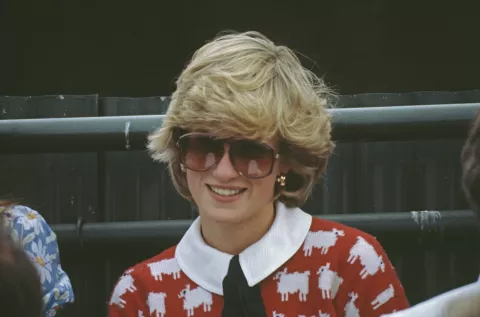 Lady Di: 8 looks que revolucionaron la moda Diana y su icónico suéter de ovejitas