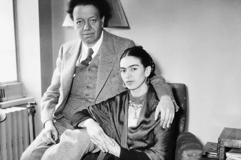 Frida Kahlo: llega al Malba una de sus obras más famosas Frida Kahlo y Diego Rivera en 1939.