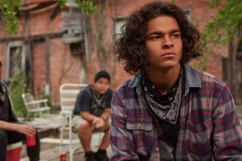 Reservation Dogs: 4 cosas que tenés que saber sobre la serie de Taika Waititi Reservation Dogs es una de las últimas series de Taika Waititi.