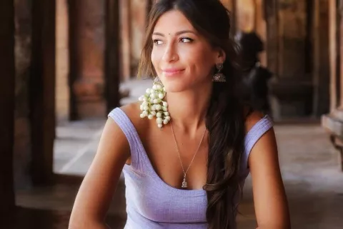 Agostina Di Stefano, la influencer que daba clases en el conurbano, se mudó a India y creó una escuela Agos Di Stéfano