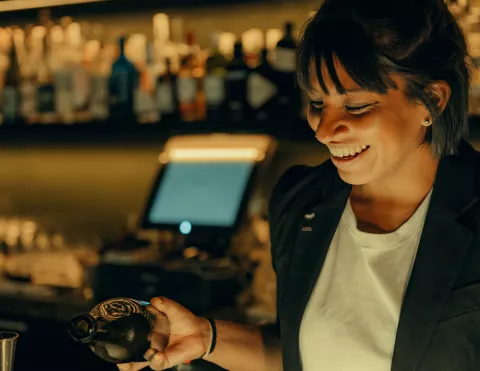 Coctelería sub 30: Flavia Arroyo la rompe detrás de la barra bartenderok.jpg