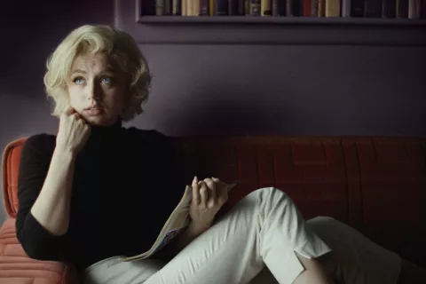 Blonde: 7 curiosidades de la nueva biopic sobre Marilyn Monroe Ana de Armas, irreconocible como Marilyn Monroe.