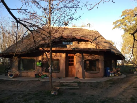 Cómo se construye una casa ecológica de barro Una construcció que se une con la naturaleza