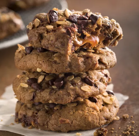 Dia del Chocolate: paso a paso de la receta de cookies con chips de chocolate Cookies con corazón de dulce de lecha