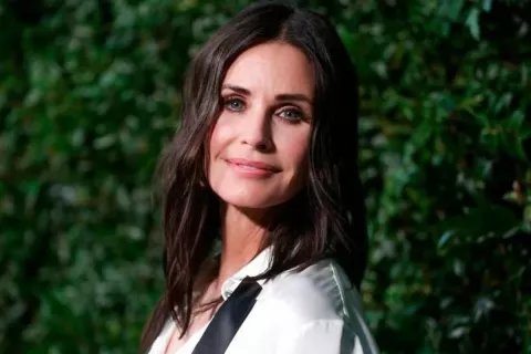 Courteney Cox y la menopausia: hizo una parodia sobre un comercial de 1985 y fue viral Courteney Cox se hizo viral