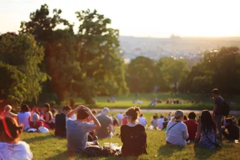 Día de la Primavera: festejos después de dos años de pandemia Después de dos años de restricciones de acercamiento, en los principales parques del país habrá grandes festejos.