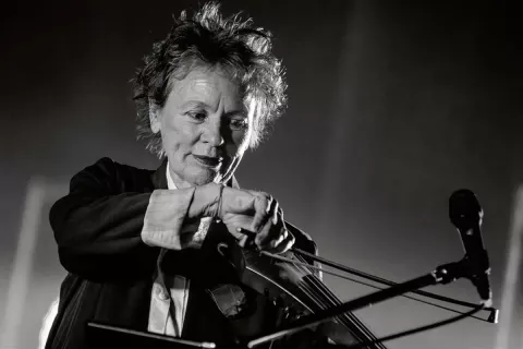 FILBA 2022: todo sobre el Festival Internacional de Literatura de Buenos Aires Laurie Anderson, cantante, música, dibujante, poeta y performer estadounidense estará en FILBA.