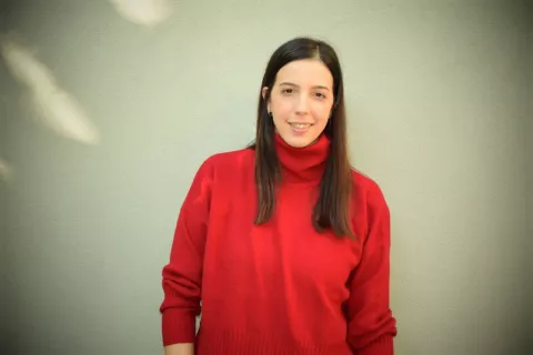 Flor Sichel da clases de filosofía. 