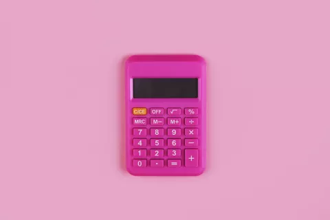 Pink tax: por qué este impuesto profundiza la brecha económica de género Qué es el pink tax.