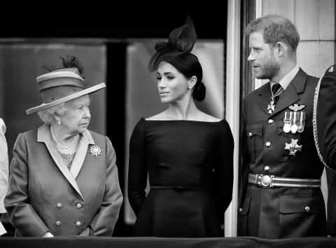 La Reina Isabel y Meghan: una relación que se rompió rápido. Isabel II, Meghan Markle y el príncipe Harry en el centenario de la RAF
