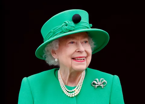 Isabel II: la moda a través de los años Isabel II, la reina