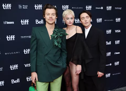 Harry Styles y Emma Corrin: sus impactantes looks en el estreno de My Policeman Harry Styles, Emma Corrin y David Dawson.