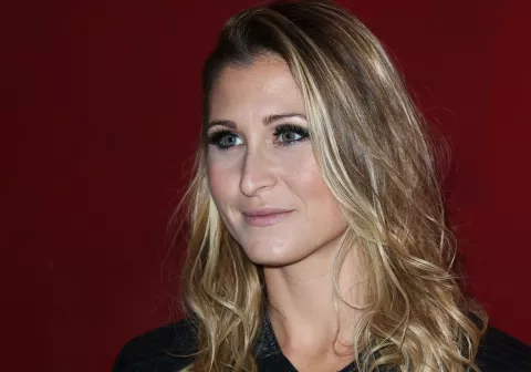 Gabrielle Stone: su marido la engañó, escribió sobre la infidelidad y ahora vende millones de libros al año Gabrielle Stone durante el estreno de Rock Paper Dead en 2017.