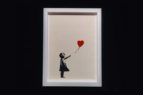 Banksy en Buenos Aires: qué tenés que saber antes de ir a la muestra de La Rural Una de las obras más icónicas de Banksy.