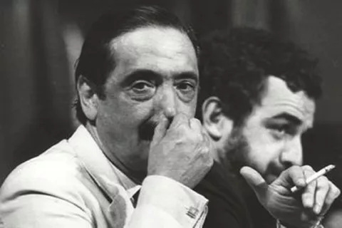 Juicio a las Juntas: qué pasó en 1985 en Argentina El gesto del fiscal Julio César Strassera lo dice todo.