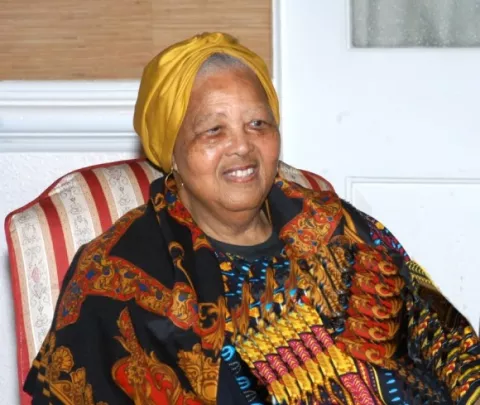 Louise "Miss Lou" Bennett-Coverley: un homenaje a una poeta excepcional Louise "Miss Lou" Bennett-Coverley
