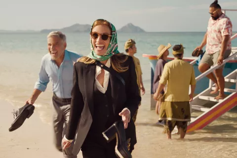 La divertida comedia protagonizada por George Clooney y Julia Roberts está disponible en Max La química entre los actores se deja ver en cada escena.