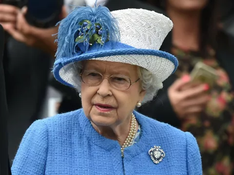 Isabel II del Reino Unido: médicos preocupados por la salud de la reina Reina Isabel II: su estado de salud preocupa