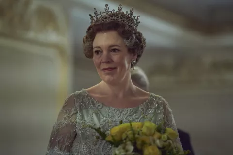 The Crown estrena su temporada 5, ¿cuánto de cierto tiene la serie de Netflix? Olivia Colman como la Reina Elizabeth II en The Crown.