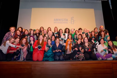 Amnistía: 28 mujeres argentinas fueron reconocidas por su aporte en la lucha por el aborto legal 28 mujeres argentinas fueron reconocidas por la Amnistía Internacional.