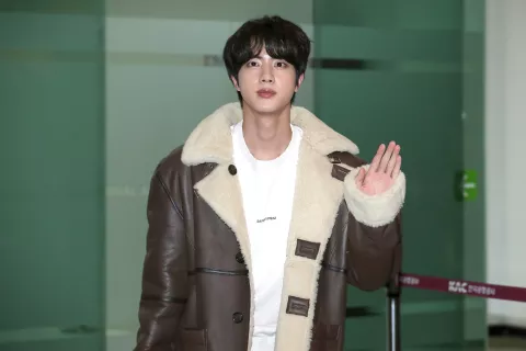 Jin de BTS vendrá a la Argentina junto con Coldplay Jin de BTS confirma su visita a Argentina.