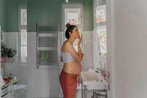 Maternidad: una rutina de skincare que podés hacer durante el embarazo Una rutina de skincare ideal para hacer durante el embarazo.