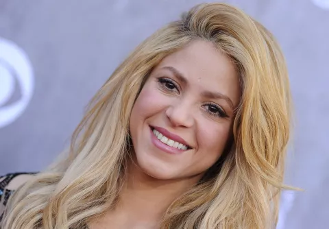 Shakira: el video de su nueva canción, Monotonía, en donde le disparan con una bazuca al medio del corazón Shakira lanzó su nueva canción, Monotonía.
