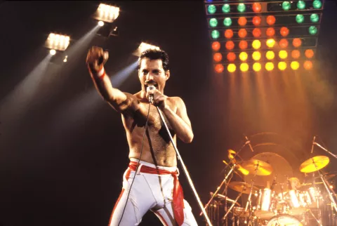 Queen lanzó un tema inédito: escuchá Face it Alone con la voz de Freddie Mercury Freddie Mercury cantando durante el show.
