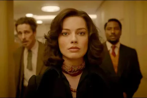 Estrenos de cine: ¿qué películas ir a mirar esta semana? Margot Robbie en Amsterdam.