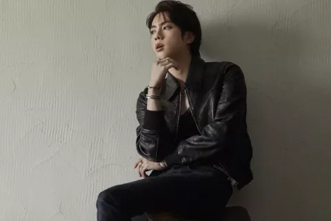 Jin de BTS emociona a sus fans con la explicación de su nueva canción, The Astronaut Parte del arte oficial de The Astronaut.
