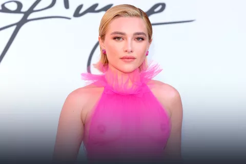 Naked dress: la osada tendencia que Zendaya y Florence Pugh imponen en las alfombras rojas Florence Pung con su vestido con transparencias durante julio 2022.