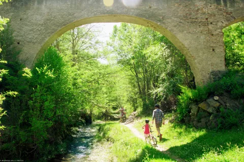 Vacaciones: tres destinos ideales para viajar con hijos Santa Rosa de Calamuchita, en Córdoba, un destino para vacacionar con niños