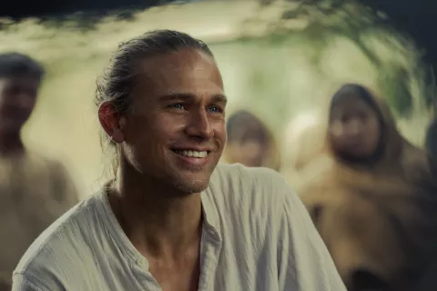 Shantaram: la nueva serie de Charlie Hunnam que te hará extrañar a Sons of Anarchy Charlie Hunnam en Shantaram.