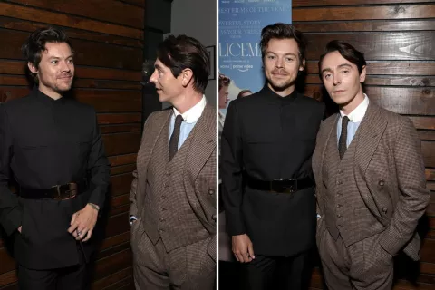 Harry Styles elige un traje negro de Gucci para el estreno de My Policeman Harry Styles elige un traje negro de Gucci para el estreno de My Policeman.