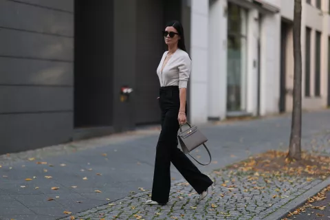 Ideas para sumar la tendencia minimalista en tu look.
