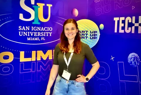 Quién es AstroCarla, la astrónoma que es furor en las redes sociales Carla Arce-Tord comparte la astronomía con todo el planeta