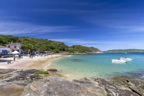 Los mejores destinos para viajar al exterior en temporada baja Búzios, uno de los destinos más demandados por los argentinos en la próxima temporada baja.
