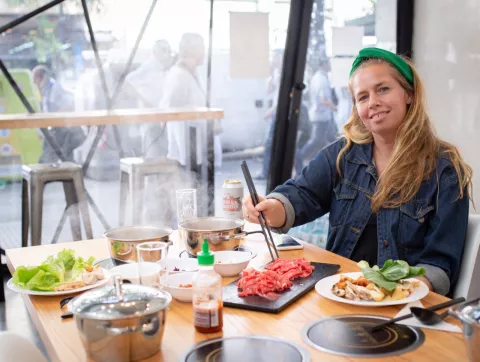 Chica eléctrica, la influencer que te muestra el lado B de la gastronomía Chica eléctrica, consejos de gastronomía y viajes